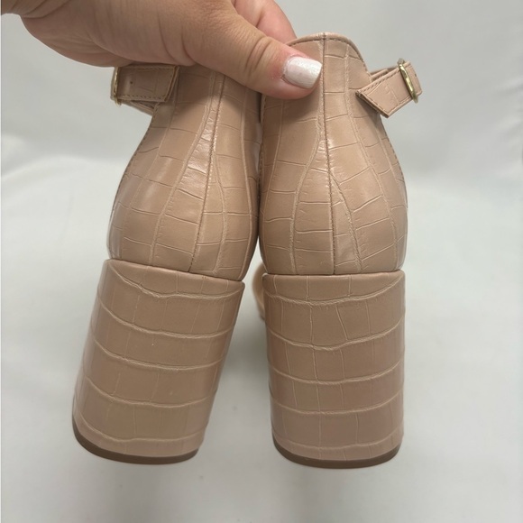 NWOT Lulu's pointed tow heels color cream size 10 - Picture 7 of 8